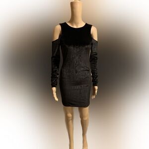 Top Shop Black Velvet cold shoulder cut out Sz 2 blk metallic gold